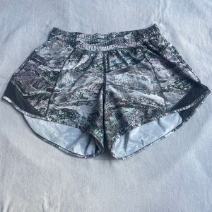 RARE LULULEMON HOTTY HOT SHORTS